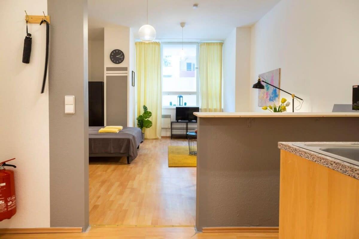 Cozy 2 Room Apartment Next To Hermannstrasse برلين المظهر الخارجي الصورة